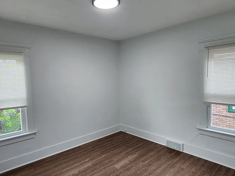 192 Lisbon Ave #1 — Photo 11