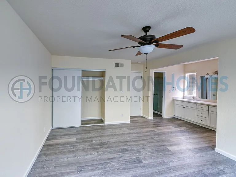 404 San Marin Dr — Photo 12