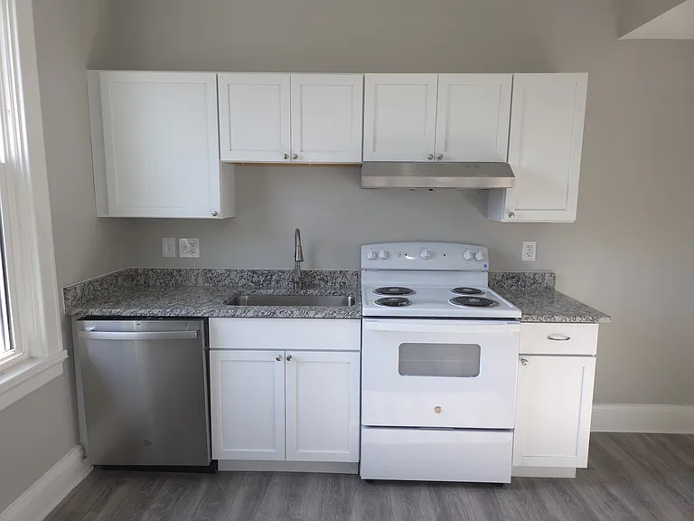 810 Pedretti Ave — Photo 11