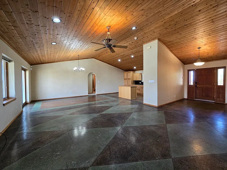4 Alma Ct — Photo 2