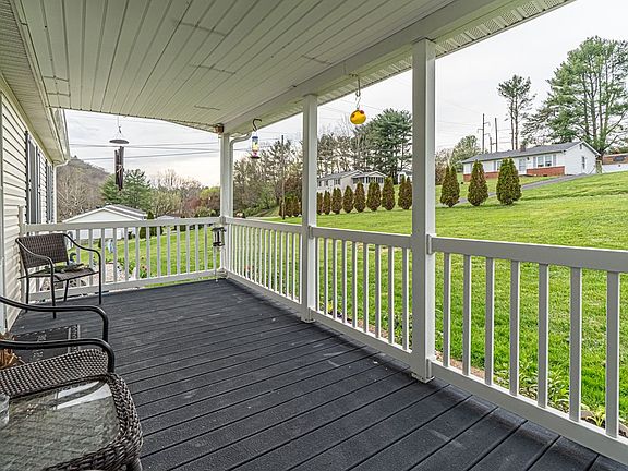 3rd image of 18160 Ridgeview Dr
