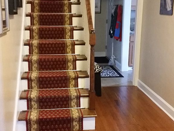 Center hall staircase