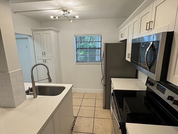 4th image of 612 NE 20th Ave APT 4