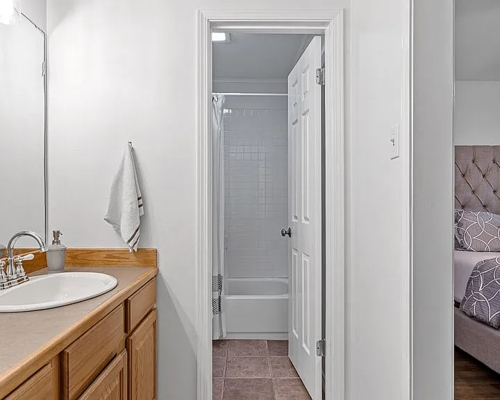 8 Meadow Creek Dr — Photo 11