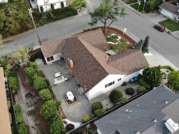 4th image of 13048 Brookpark Rd