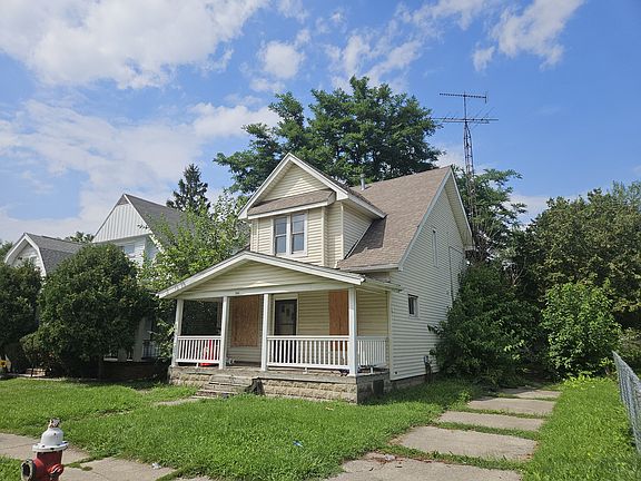 2nd image of 249 E Lake St