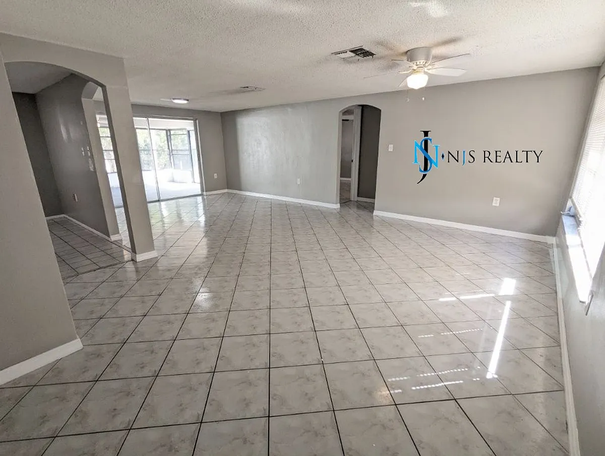 Building Photo - 7501 San Moritz Dr
