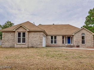 104 Village Dr, Holly Ridge, NC 28445