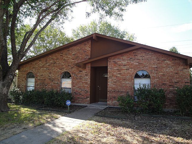 1st image of 2618 Cedar Elm Ln
