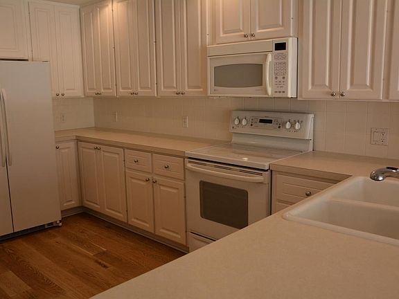 3rd image of 3531 Greenway Dr #0