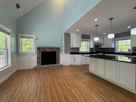 4th image of 458 Town Hall Road