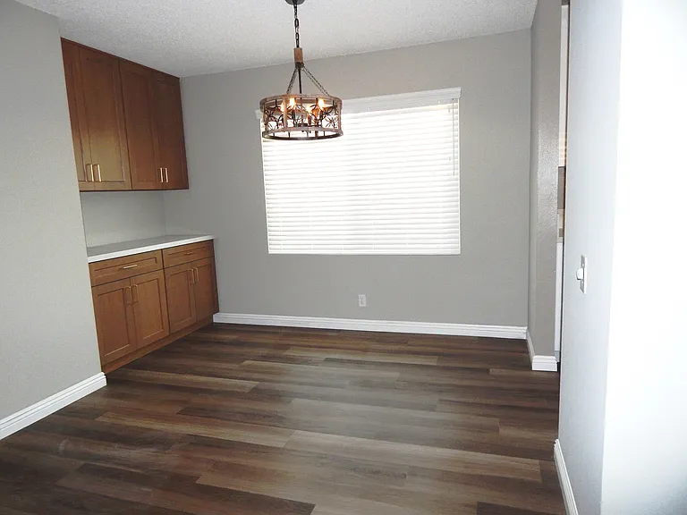 2101 Curtis Ave #4 — Photo 4