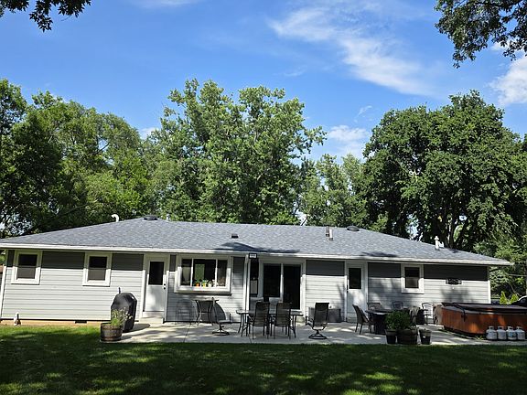 5th image of 325 E Circle Dr