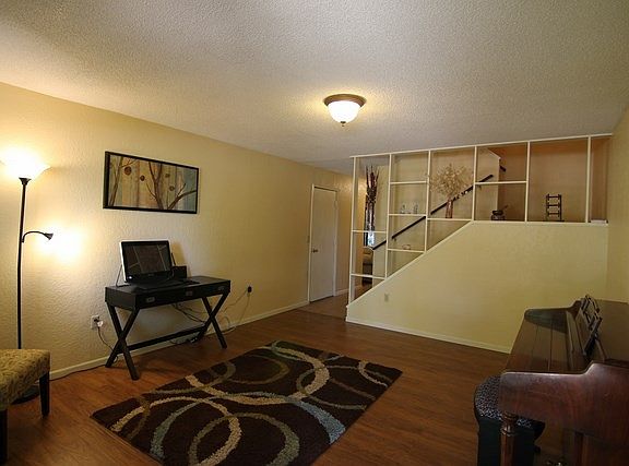 5th image of 2104 10th Street Pl