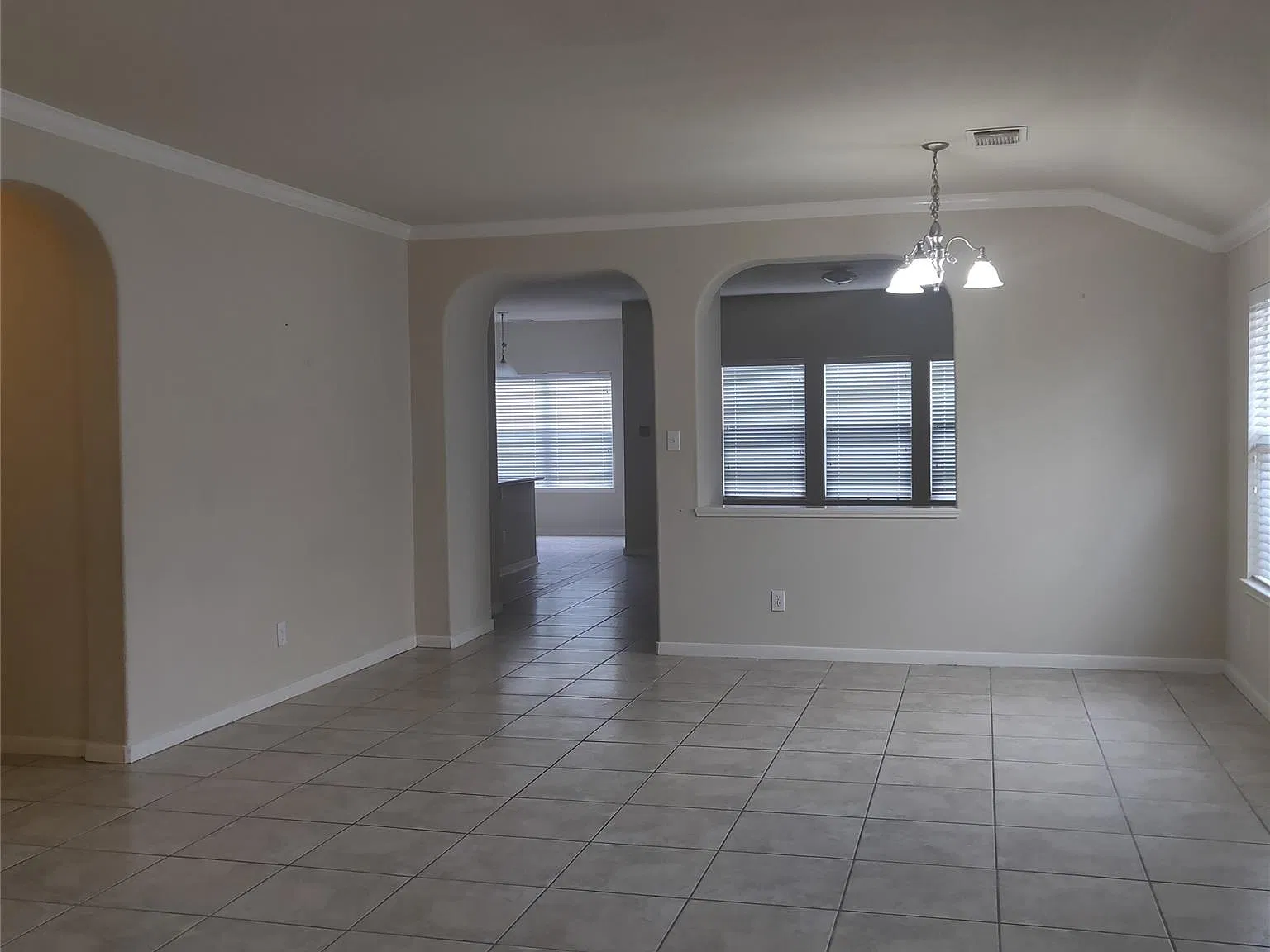 3 bed, 2.0 bath, 2226 sqft, $2,250 — Photo 2