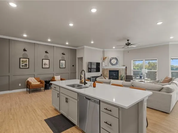 23939 W 82nd Ct, Lenexa, KS 66227