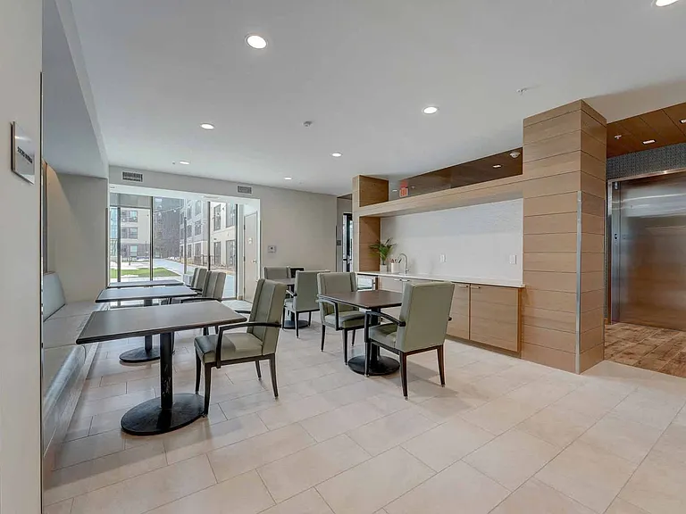 The Eloise Apartments — Photo 22