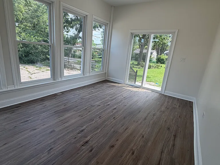 260 W Lincoln Hwy — Photo 17