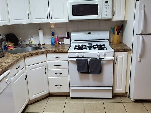 2nd image of 662 Bloomfield Ave #1