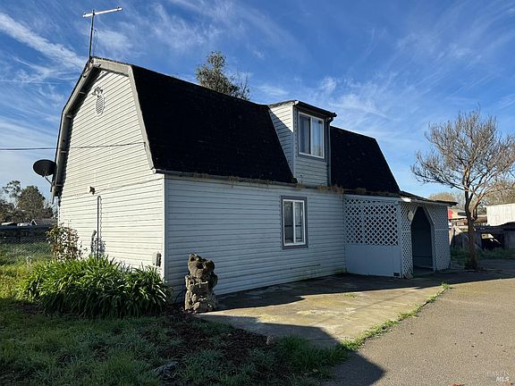 3rd image of 4555-4553 Stony Point Rd