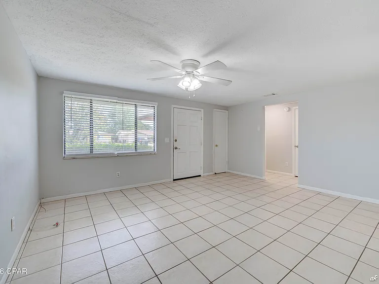 1125 Bradley Cir — Photo 7