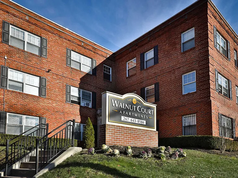 Walnut Court Apartments — Photo 1