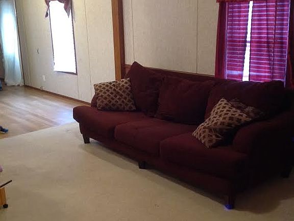 Living rm opens to kitchen 