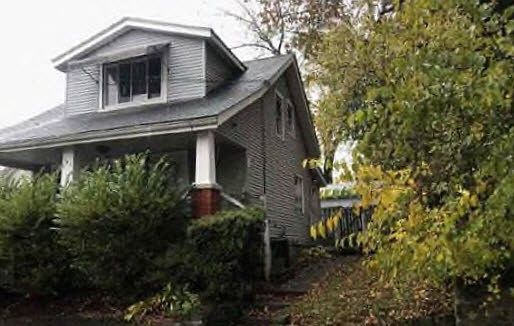 4th image of 141 1st St NE