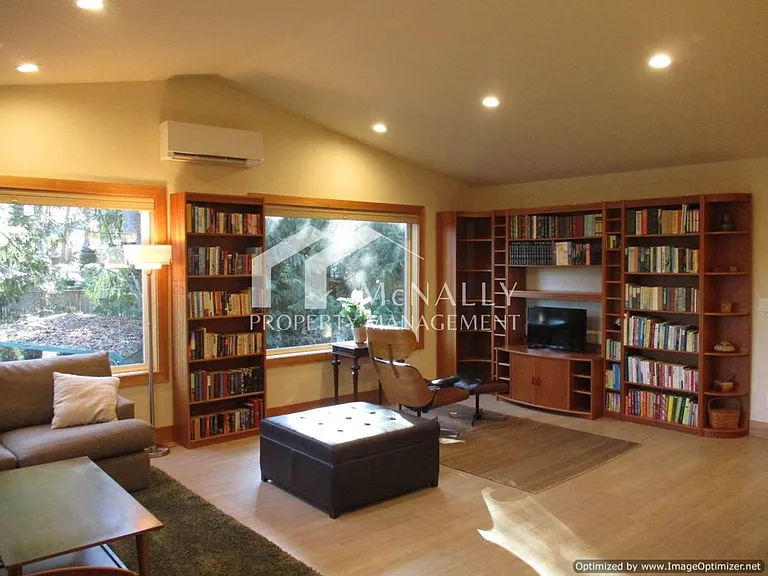 4208 Forest Beach Dr NW — Photo 7