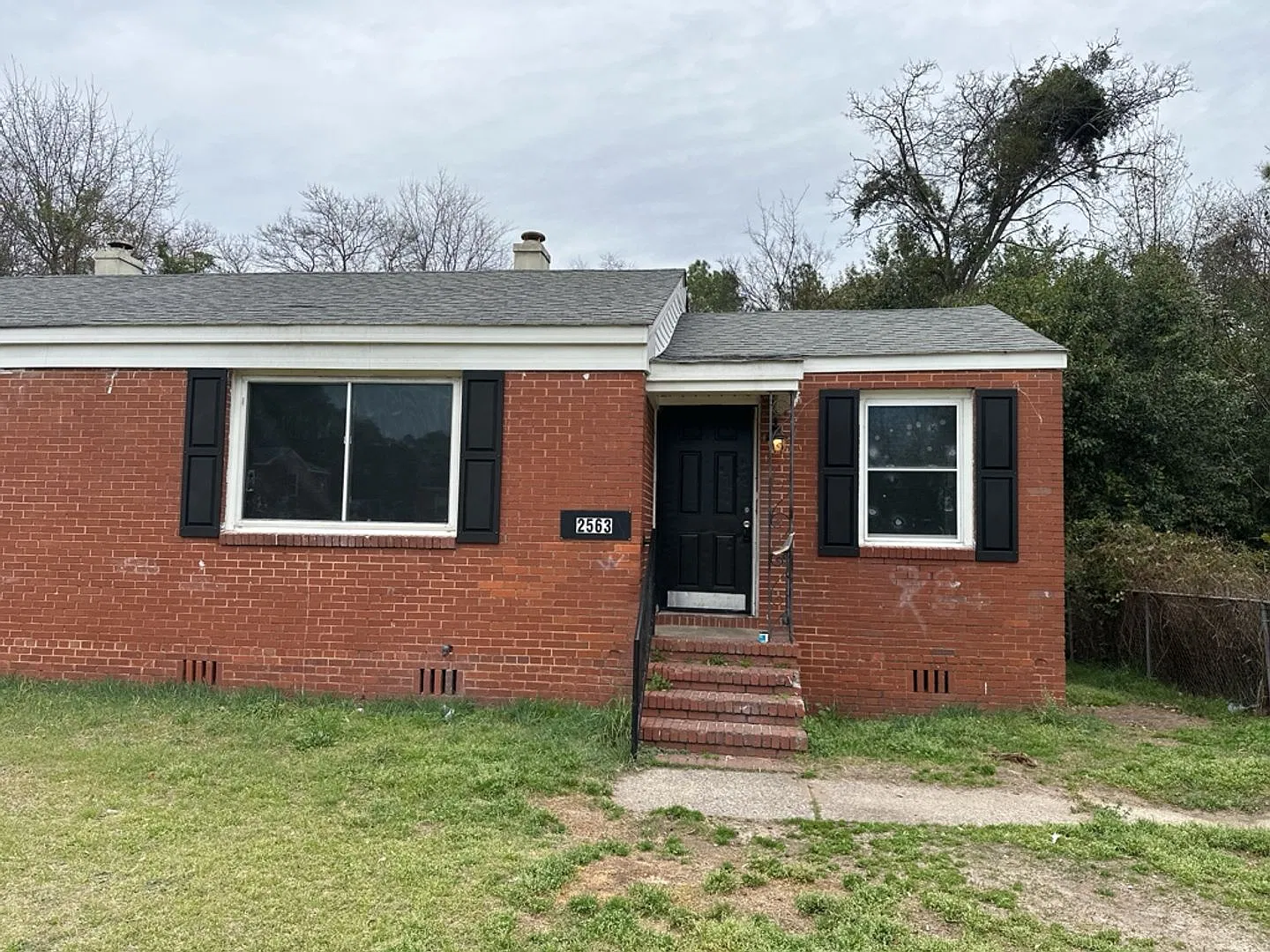 Cozy 2-Bedroom Home Just Off Deans Bridge Road — Photo 4