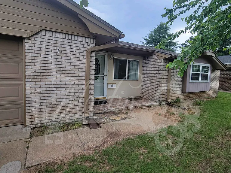 4307 N Aydelotte Ave — Photo 2