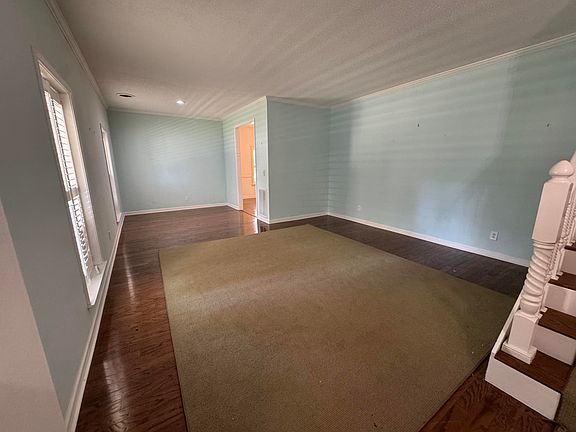 5th image of 120 Bentley Ave