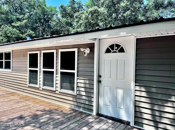 136 Ernest Dr, Saint Helena Island, SC 29920