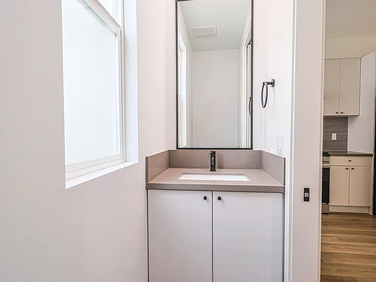 161 S Hoover St #B — Photo 4