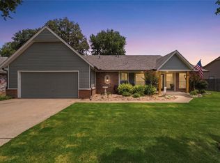2412 Westwood Dr, Claremore, OK 74017