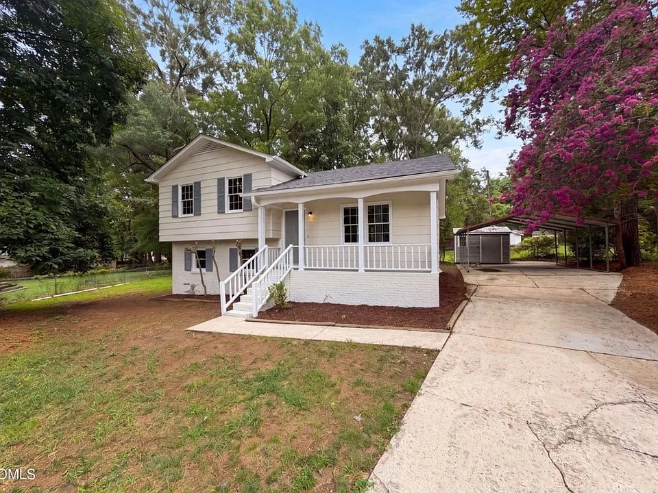 7 Chanter Ct