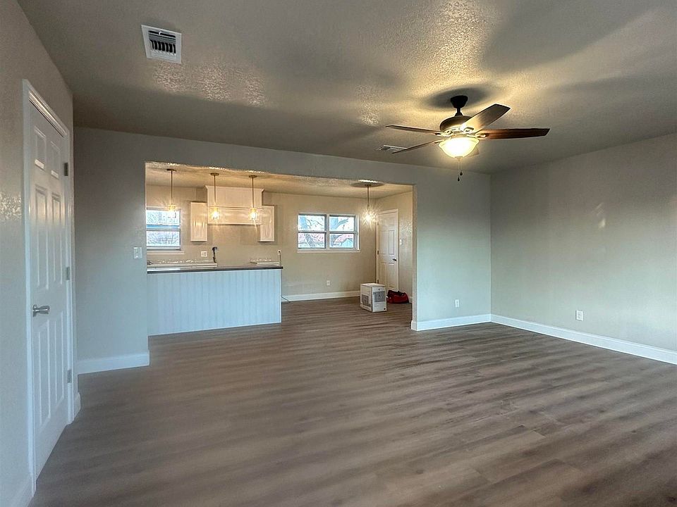 2nd image of 1106 W Aspen Ave