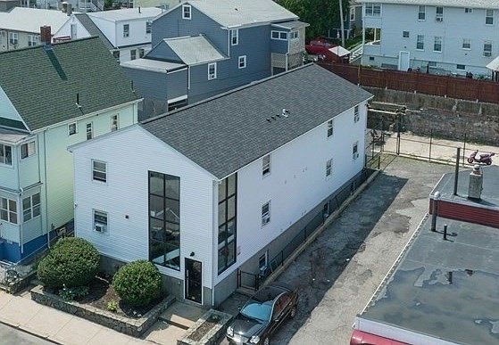 1st image of 450 Ferry St