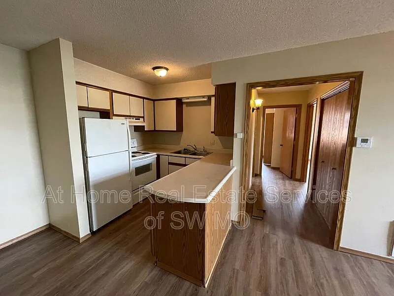 2856 S Rogers Ave #11