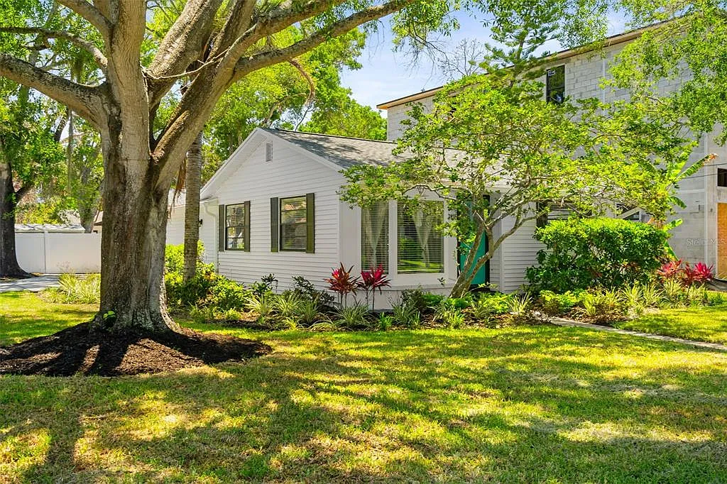 3 bed, 2.0 bath, 1638 sqft, $4,350 — Photo 2