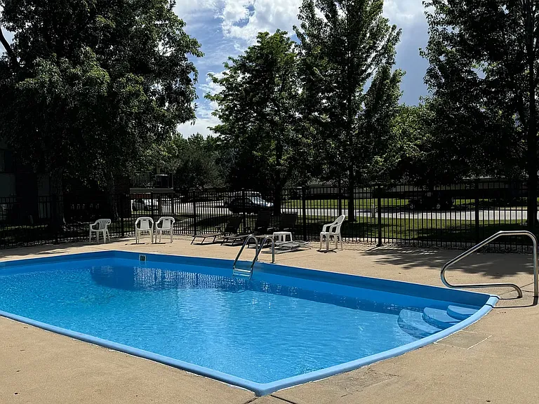 600 Manhattan Dr — Photo 15