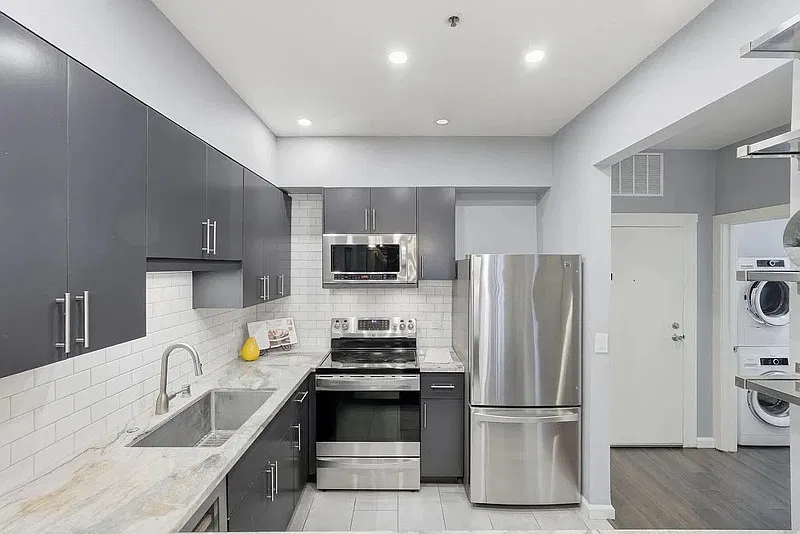 1 bed, 1.0 bath, 885 sqft, $2,680 — Photo 1