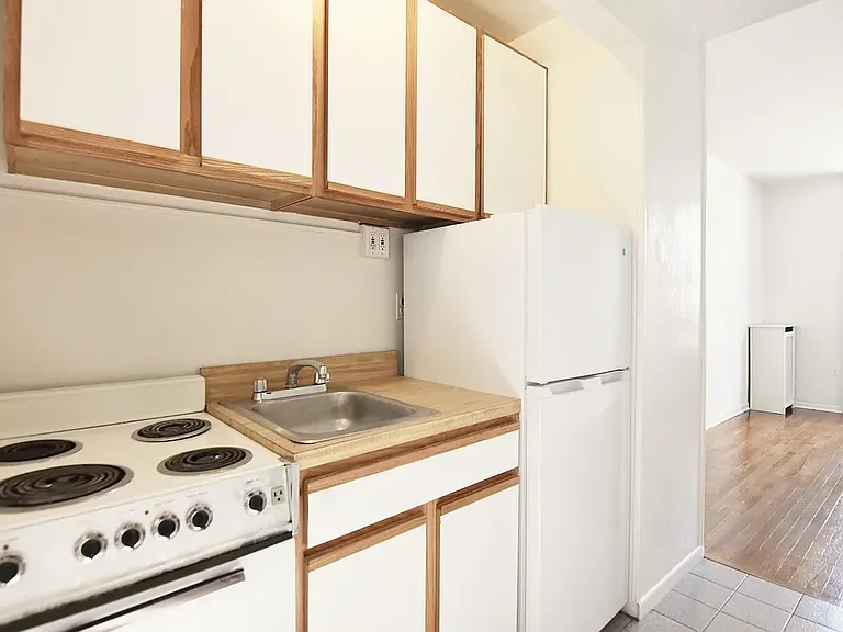 226 W 72nd St #4A — Photo 3