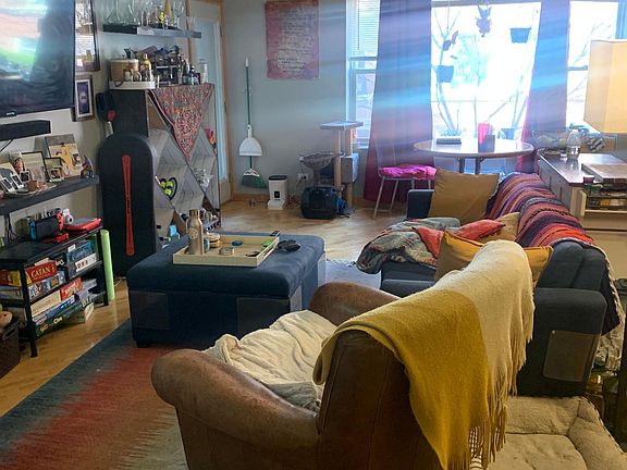 2nd image of 7046 N Paulina St #2