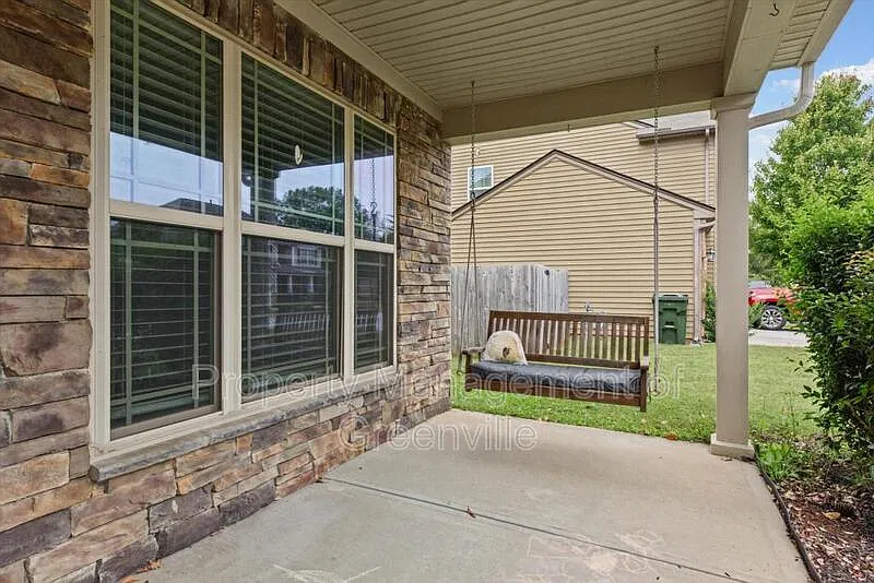 4 bed, 3.0 bath, 2583 sqft, $2,595 — Photo 2