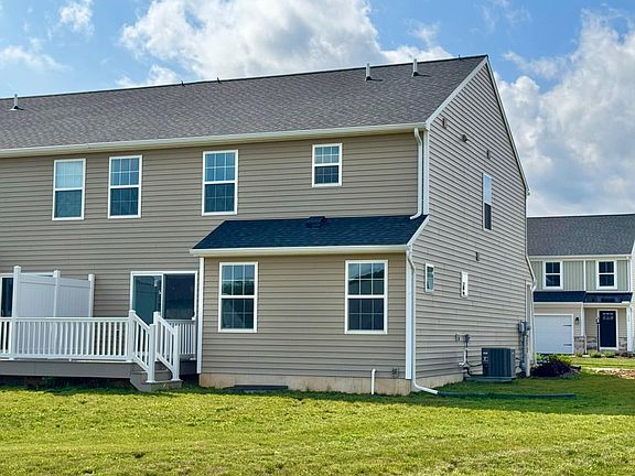 4th image of 331 Acer Ave