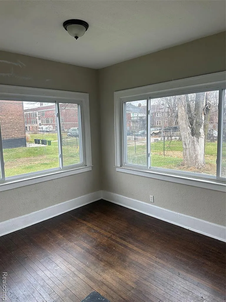7510-12 Dunedin Street - 7512... — Photo 3