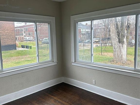3rd image of 7512 Dunedin St #1