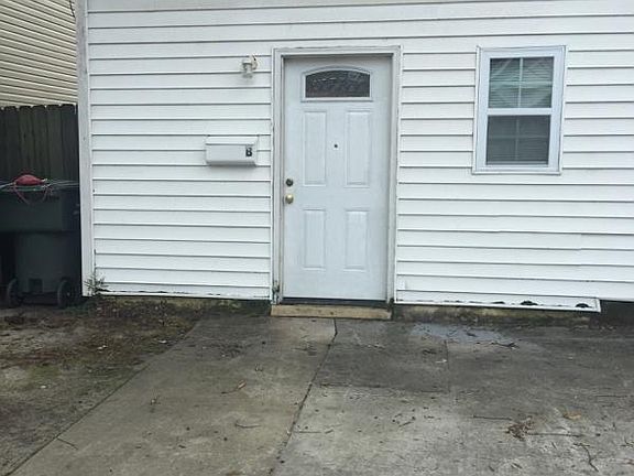 4th image of 1011 E Chester St #B