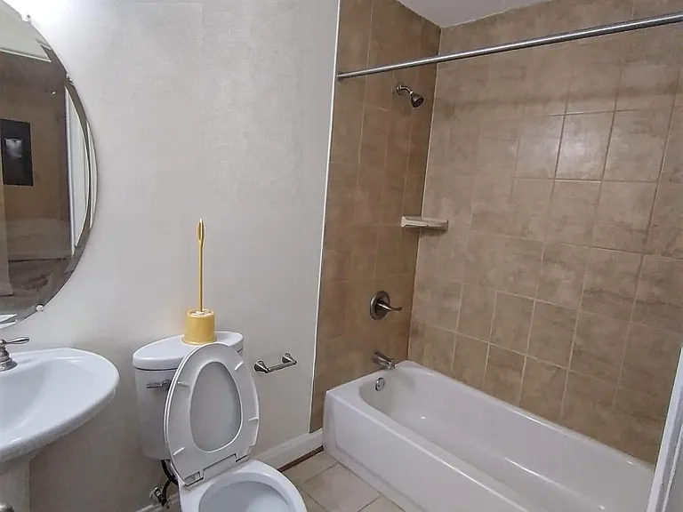 2032 Jefferson St #1 — Photo 11